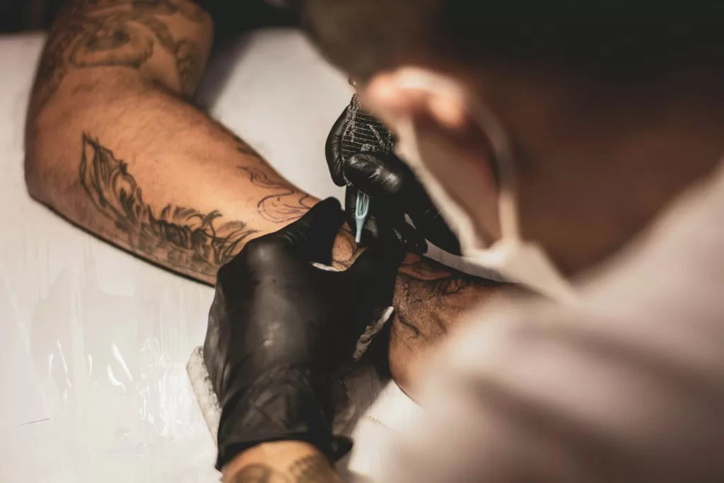 Best Tattoo Kits in India for Beginners Explained shallow focus photo of person tattooing person's right arm