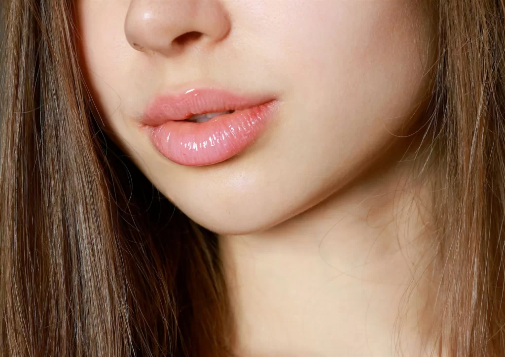 Finding the Best Lip Plumping Device in India: A Buyer's Guide a close up of a woman with long brown hair